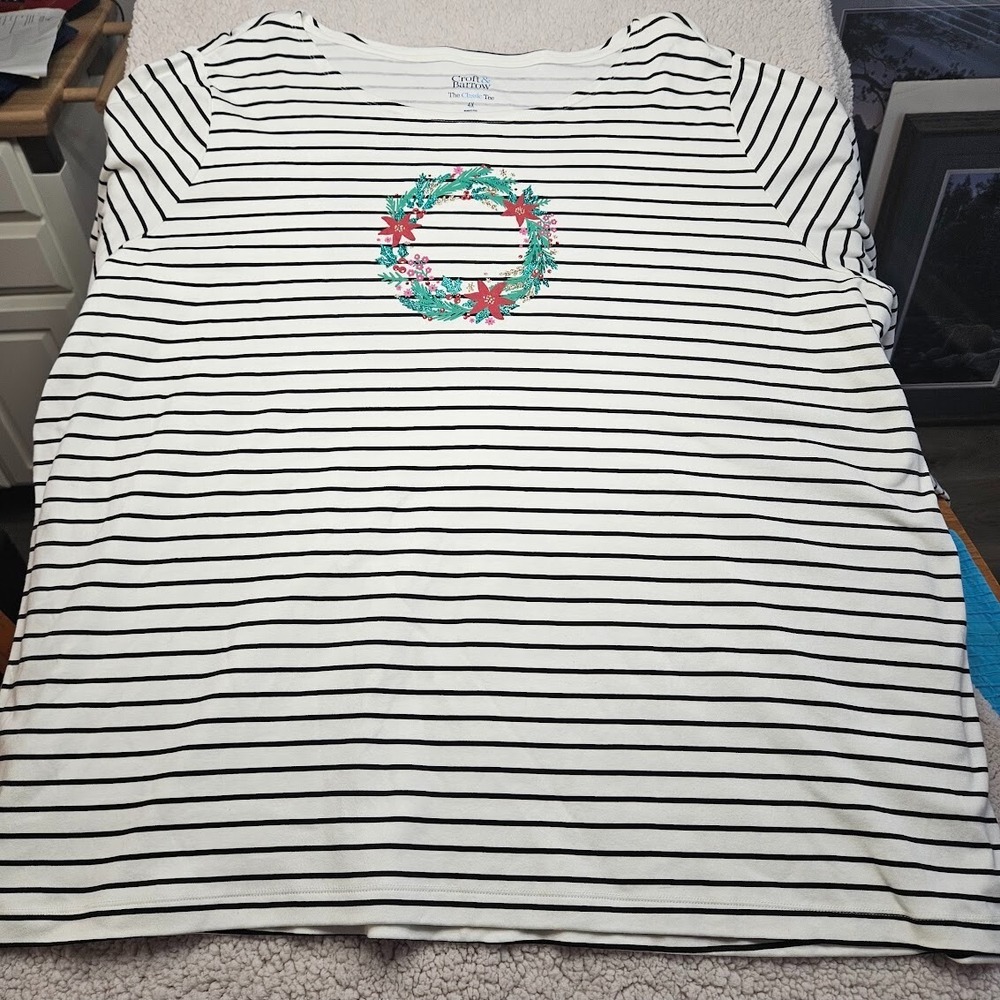 NWT Croft & Barrow Pull Over Tee White Black Stripes Plus 3X Christmas Wreath